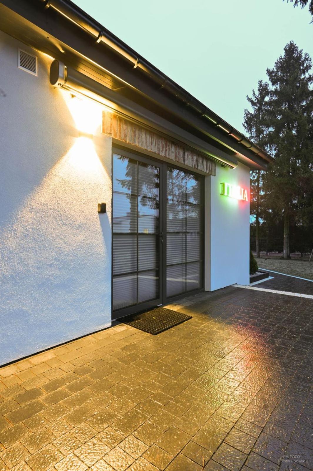 Aparthotel Mamma Mia - Auschwitz Buitenkant foto